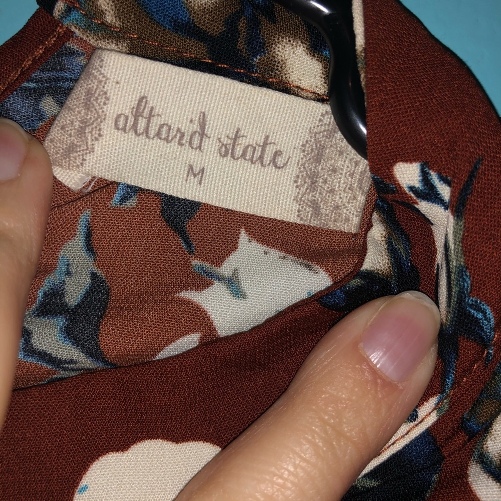 Altar’d State floral blouse Crop top!! 🌼